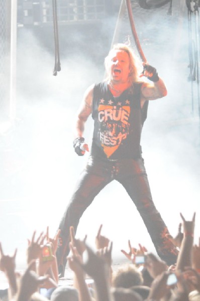 M�tley Cr�e at the Verizon Wireless Amphitheater, Selma, Texas