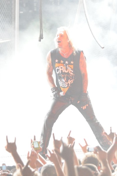 M�tley Cr�e at the Verizon Wireless Amphitheater, Selma, Texas