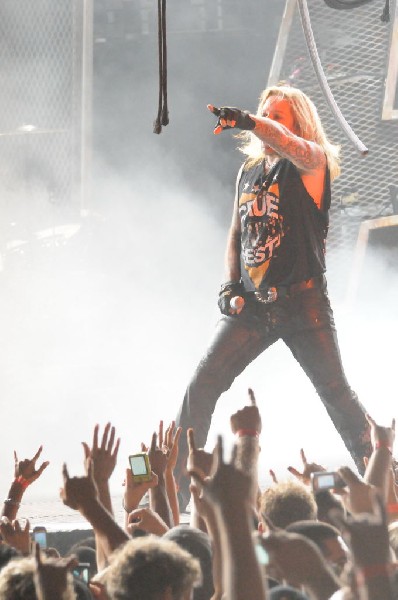 M�tley Cr�e at the Verizon Wireless Amphitheater, Selma, Texas