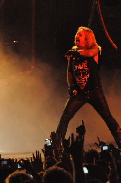 M�tley Cr�e at the Verizon Wireless Amphitheater, Selma, Texas