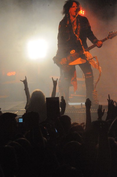 M�tley Cr�e at the Verizon Wireless Amphitheater, Selma, Texas