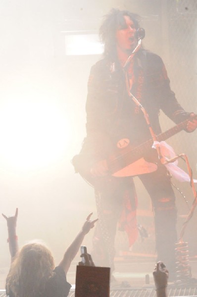 M�tley Cr�e at the Verizon Wireless Amphitheater, Selma, Texas