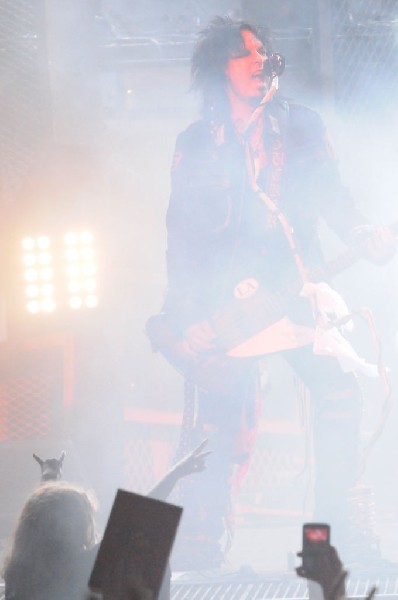 M�tley Cr�e at the Verizon Wireless Amphitheater, Selma, Texas