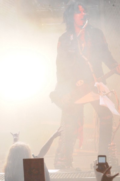 M�tley Cr�e at the Verizon Wireless Amphitheater, Selma, Texas