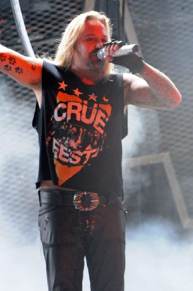 M�tley Cr�e at the Verizon Wireless Amphitheater, Selma, Texas