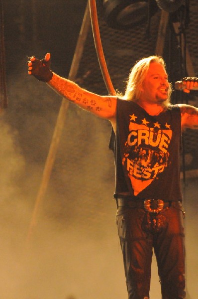 M�tley Cr�e at the Verizon Wireless Amphitheater, Selma, Texas