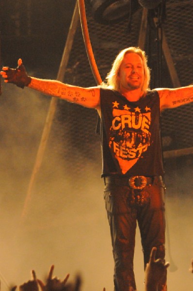 M�tley Cr�e at the Verizon Wireless Amphitheater, Selma, Texas