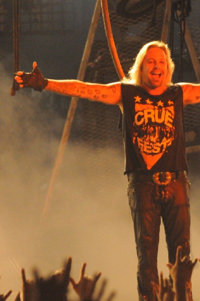 M�tley Cr�e at the Verizon Wireless Amphitheater, Selma, Texas