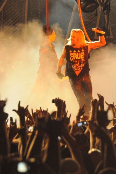 M�tley Cr�e at the Verizon Wireless Amphitheater, Selma, Texas