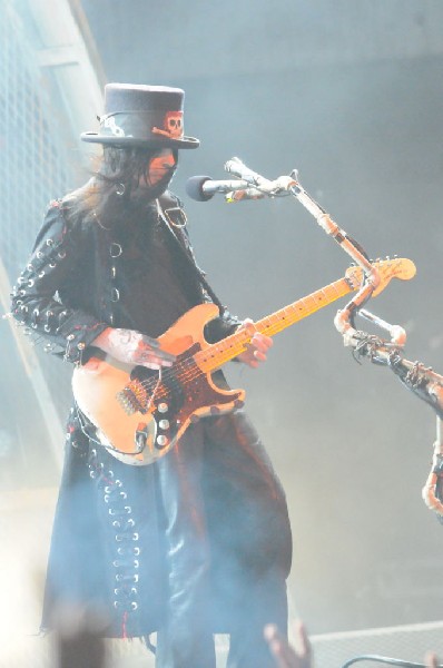 M�tley Cr�e at the Verizon Wireless Amphitheater, Selma, Texas