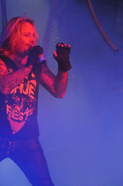 M�tley Cr�e at the Verizon Wireless Amphitheater, Selma, Texas