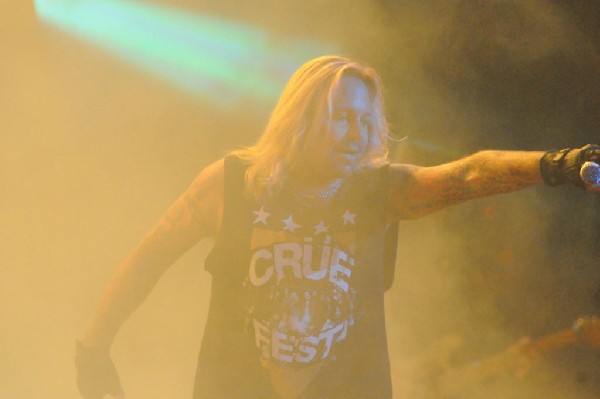 M�tley Cr�e at the Verizon Wireless Amphitheater, Selma, Texas