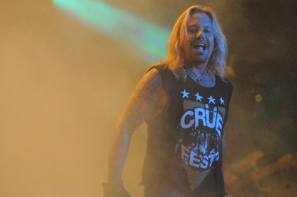 M�tley Cr�e at the Verizon Wireless Amphitheater, Selma, Texas