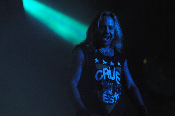 M�tley Cr�e at the Verizon Wireless Amphitheater, Selma, Texas