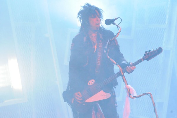 M�tley Cr�e at the Verizon Wireless Amphitheater, Selma, Texas