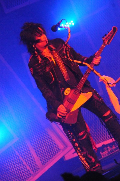 M�tley Cr�e at the Verizon Wireless Amphitheater, Selma, Texas