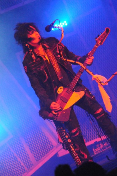 M�tley Cr�e at the Verizon Wireless Amphitheater, Selma, Texas