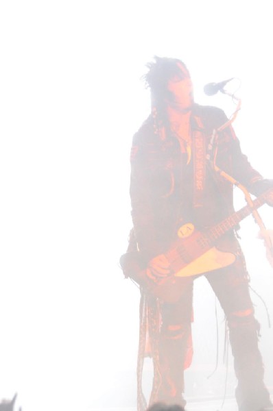 M�tley Cr�e at the Verizon Wireless Amphitheater, Selma, Texas