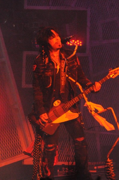 M�tley Cr�e at the Verizon Wireless Amphitheater, Selma, Texas