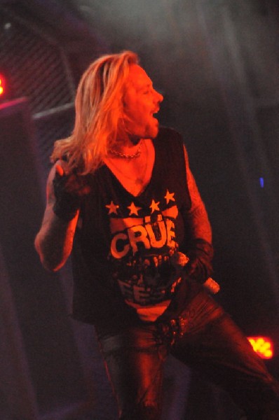 M�tley Cr�e at the Verizon Wireless Amphitheater, Selma, Texas