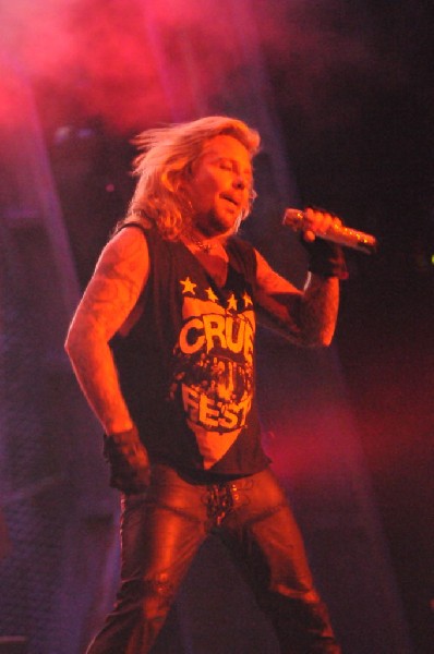 M�tley Cr�e at the Verizon Wireless Amphitheater, Selma, Texas