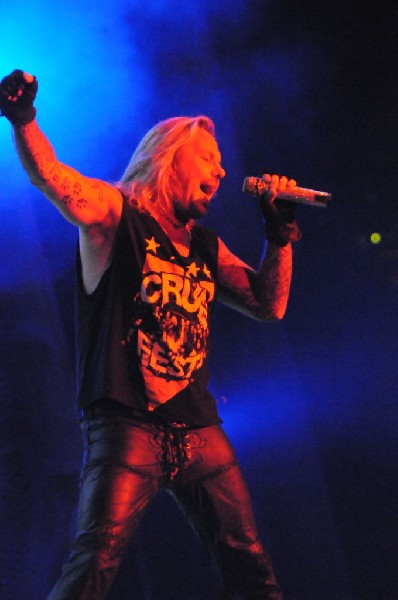 M�tley Cr�e at the Verizon Wireless Amphitheater, Selma, Texas