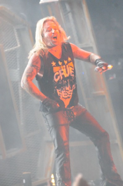 M�tley Cr�e at the Verizon Wireless Amphitheater, Selma, Texas