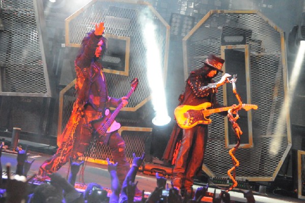 M�tley Cr�e at the Verizon Wireless Amphitheater, Selma, Texas