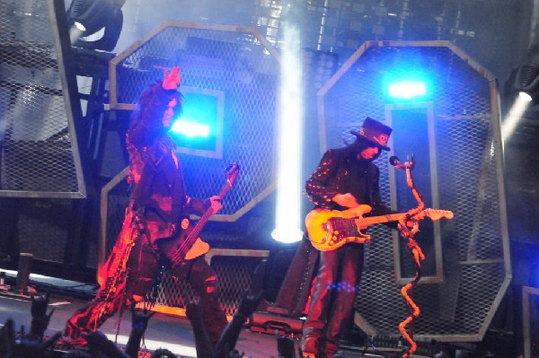 M�tley Cr�e at the Verizon Wireless Amphitheater, Selma, Texas