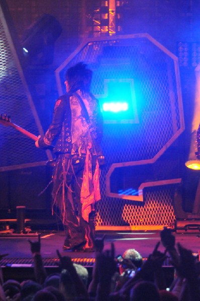 M�tley Cr�e at the Verizon Wireless Amphitheater, Selma, Texas