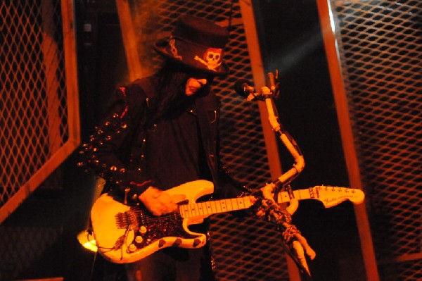 M�tley Cr�e at the Verizon Wireless Amphitheater, Selma, Texas