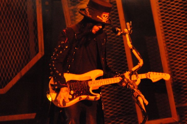 M�tley Cr�e at the Verizon Wireless Amphitheater, Selma, Texas