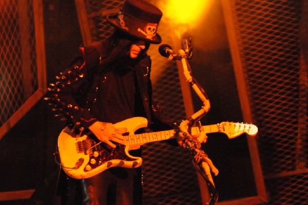 M�tley Cr�e at the Verizon Wireless Amphitheater, Selma, Texas