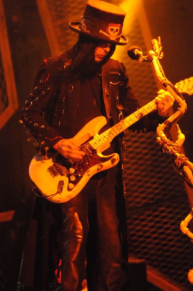 M�tley Cr�e at the Verizon Wireless Amphitheater, Selma, Texas