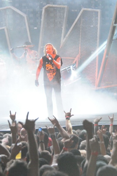 M�tley Cr�e at the Verizon Wireless Amphitheater, Selma, Texas