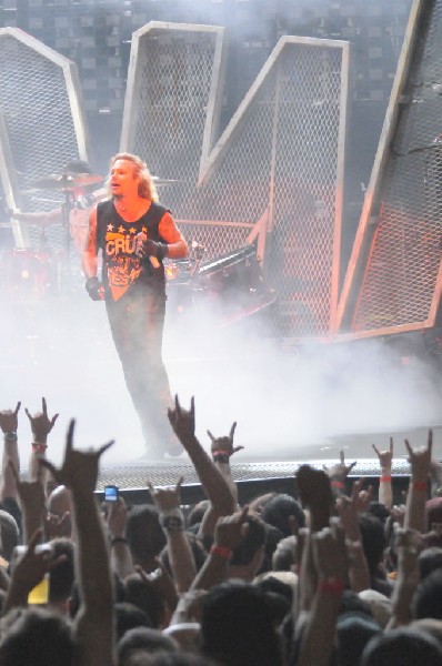 M�tley Cr�e at the Verizon Wireless Amphitheater, Selma, Texas