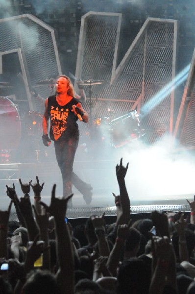 M�tley Cr�e at the Verizon Wireless Amphitheater, Selma, Texas