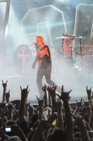 M�tley Cr�e at the Verizon Wireless Amphitheater, Selma, Texas