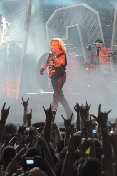 M�tley Cr�e at the Verizon Wireless Amphitheater, Selma, Texas