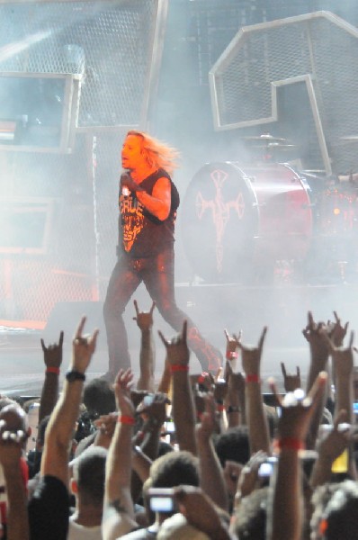 M�tley Cr�e at the Verizon Wireless Amphitheater, Selma, Texas