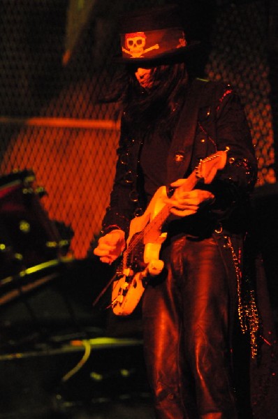 M�tley Cr�e at the Verizon Wireless Amphitheater, Selma, Texas