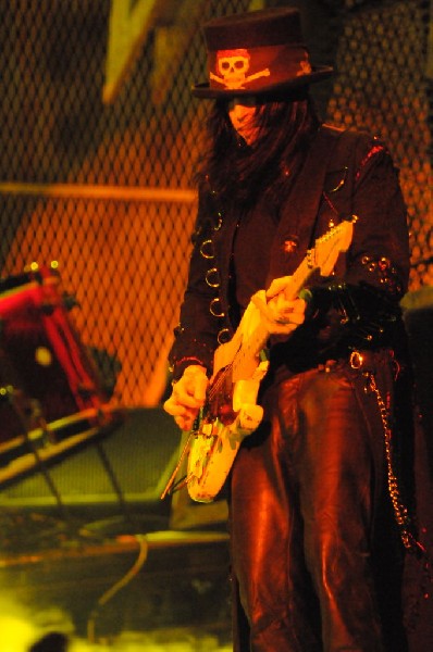 M�tley Cr�e at the Verizon Wireless Amphitheater, Selma, Texas