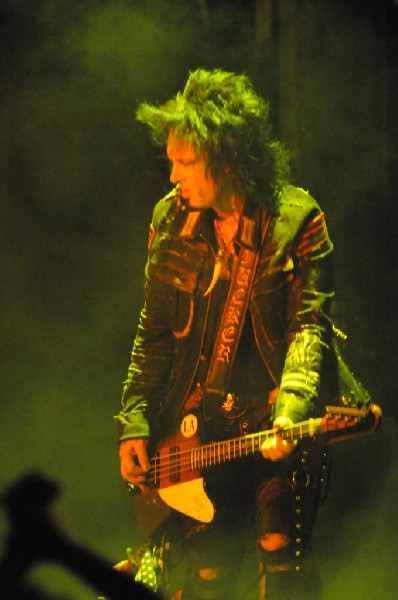 M�tley Cr�e at the Verizon Wireless Amphitheater, Selma, Texas