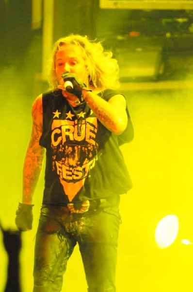 M�tley Cr�e at the Verizon Wireless Amphitheater, Selma, Texas