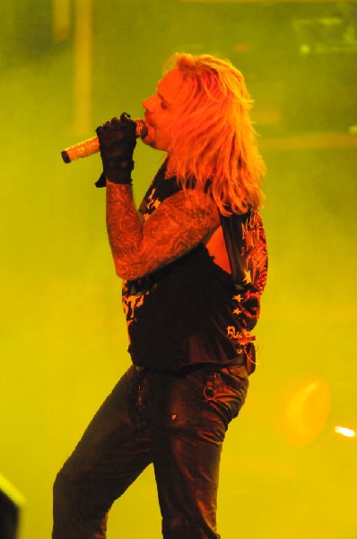 M�tley Cr�e at the Verizon Wireless Amphitheater, Selma, Texas