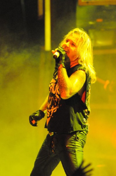 M�tley Cr�e at the Verizon Wireless Amphitheater, Selma, Texas