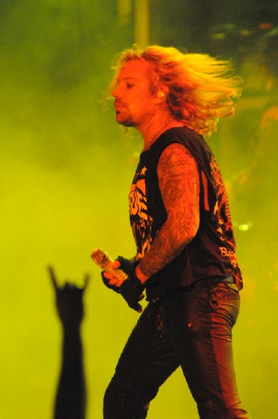 M�tley Cr�e at the Verizon Wireless Amphitheater, Selma, Texas