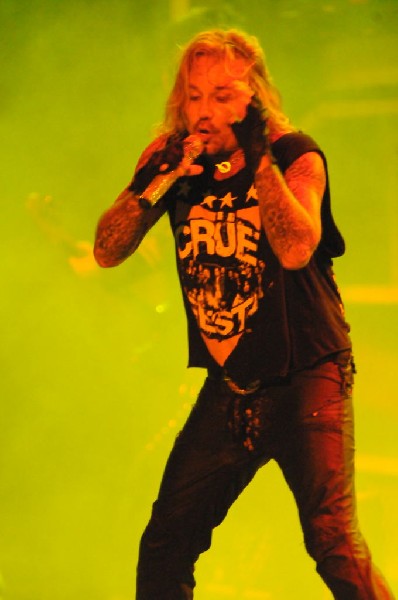 M�tley Cr�e at the Verizon Wireless Amphitheater, Selma, Texas