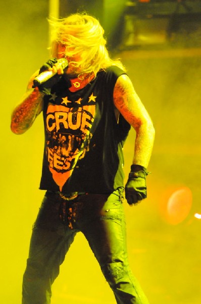 M�tley Cr�e at the Verizon Wireless Amphitheater, Selma, Texas