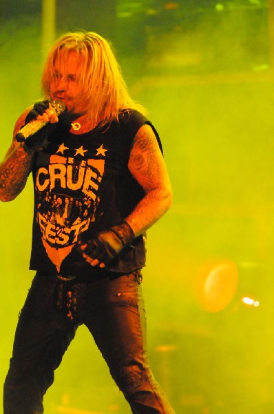 M�tley Cr�e at the Verizon Wireless Amphitheater, Selma, Texas